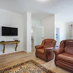Appartamento Charming 3br W/ Office & Garage By Foz Beaches Oporto